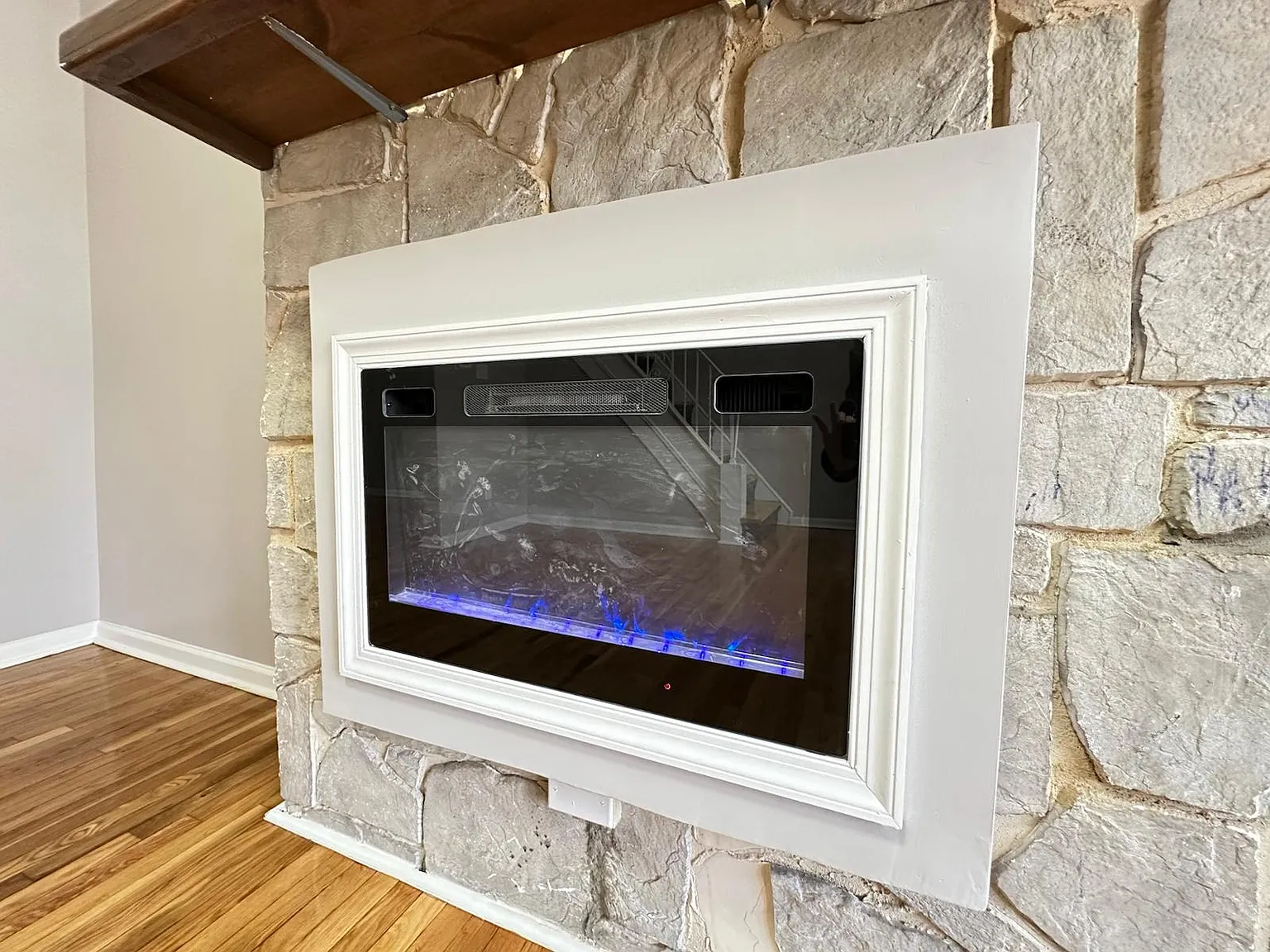 Gorgeous Home Available Now! — Photo 2