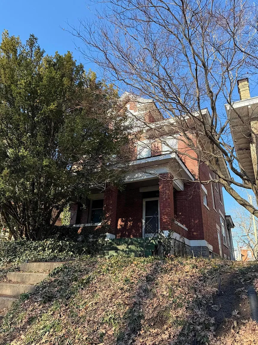 26 E Oakland Ave photo 1