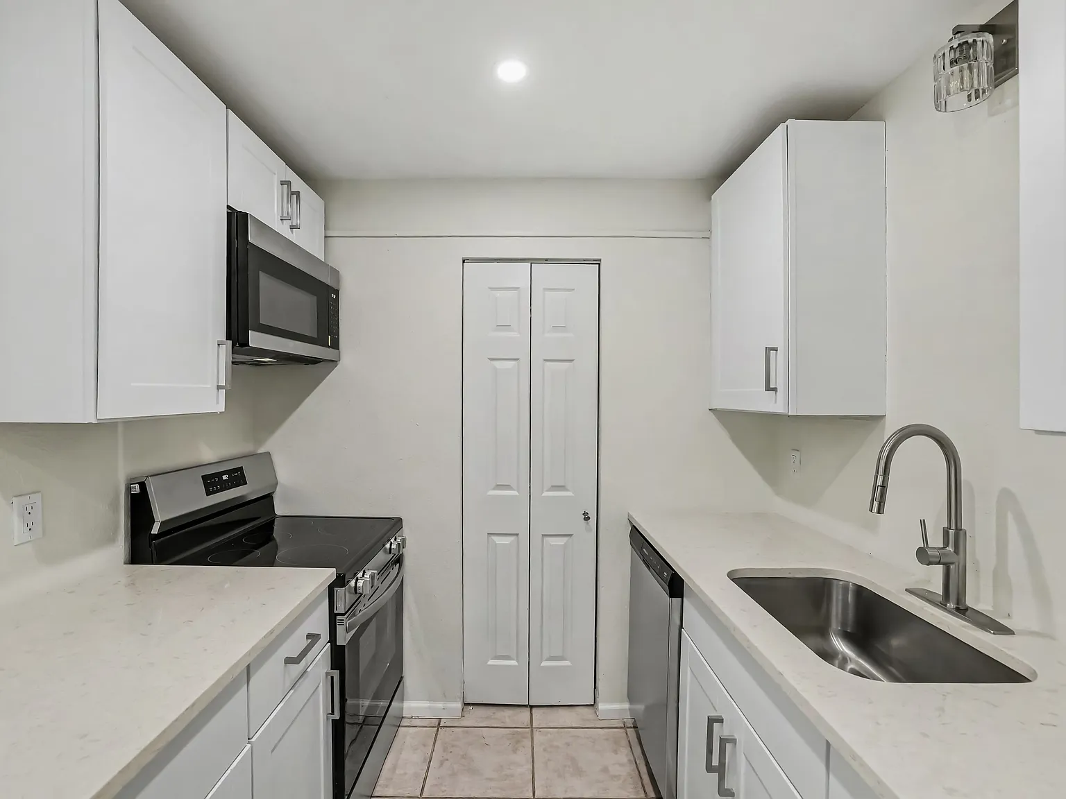 2 bed, 1.5 bath, 800 sqft, $1,895 — Photo 4