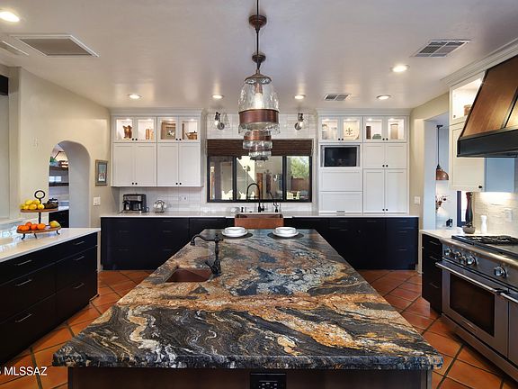 3rd image of 5525 N Oracle Rd