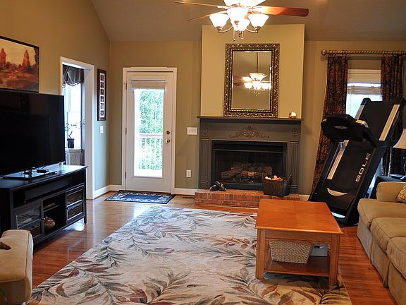 3rd image of 407 Pearle Brook Ln