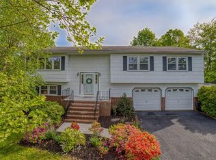 17 Peter Ave, Kendall Park, NJ 08824