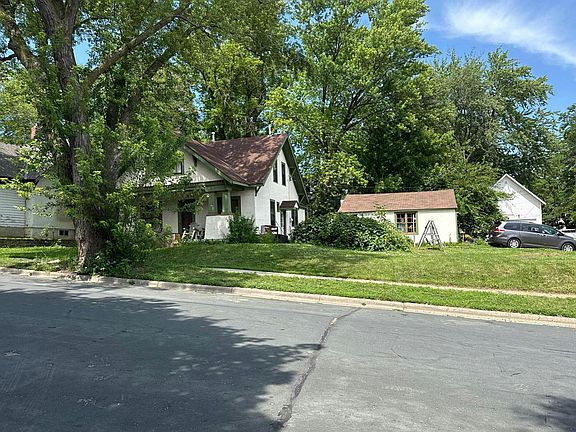 2nd image of 109 SW Madison Ct