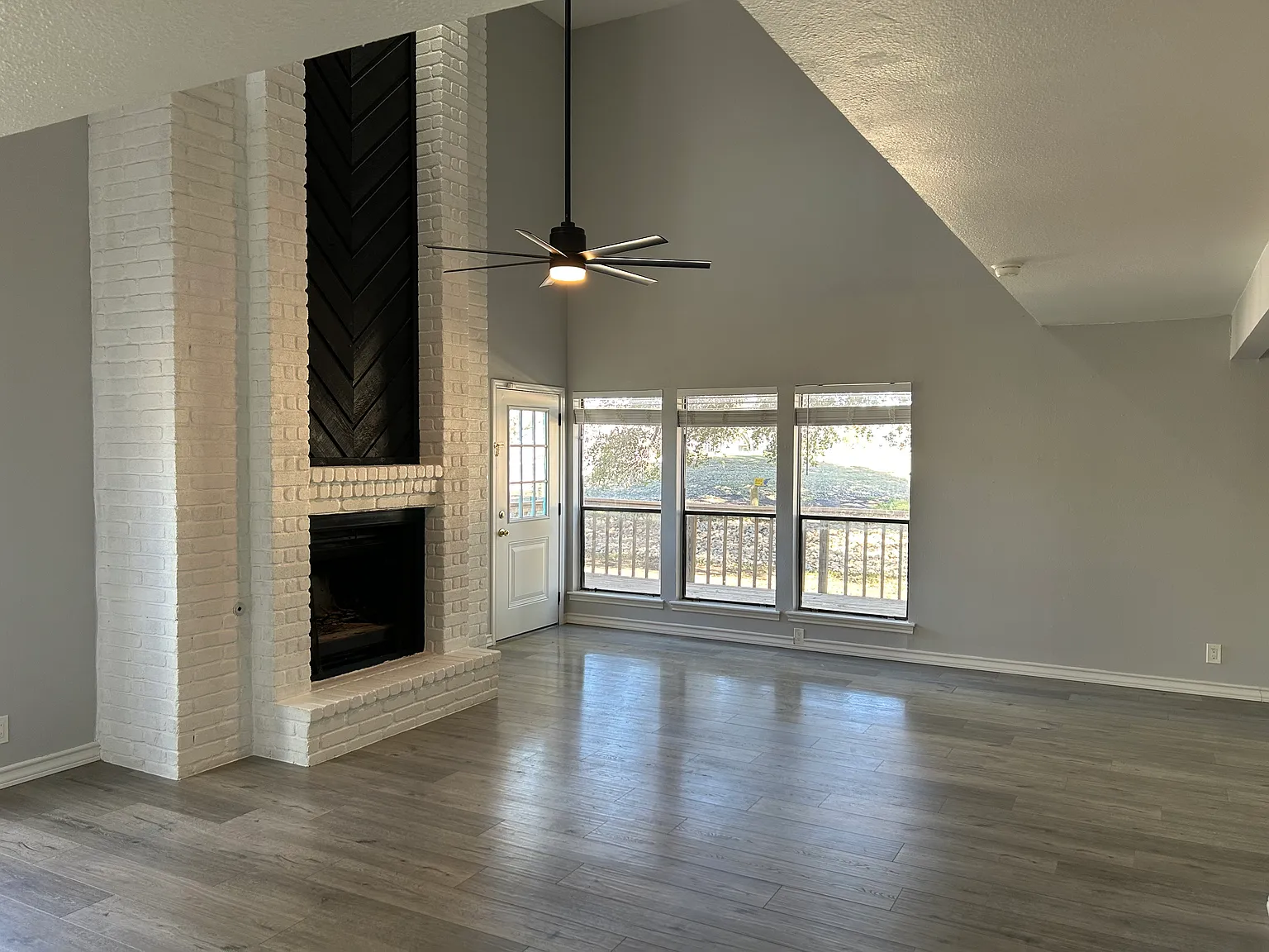 2 bed, 2.5 bath, 1843 sqft, $1,875 — Photo 2