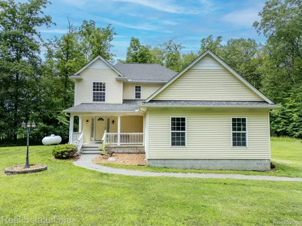 9700 Marquette Rd, Wales, MI 48027