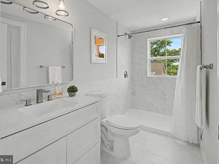 2902 Vista St NE — Photo 73