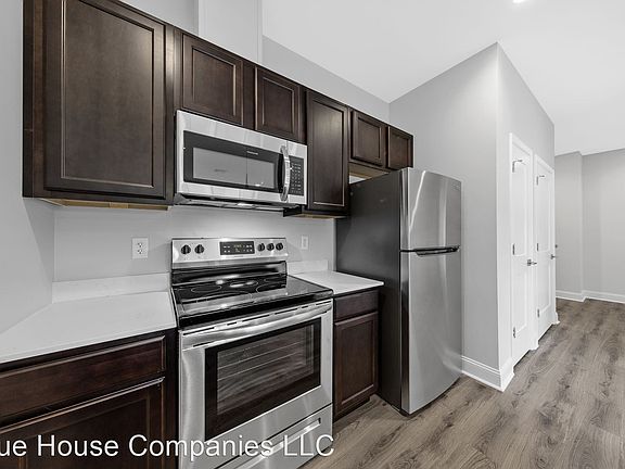 2nd image of 191 N Pearl St #303