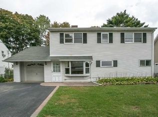 60 Acre Ln, Hicksville, NY 11801