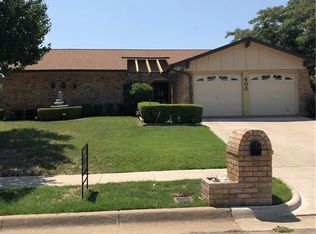 400 Thomas Chapel Dr, Arlington, TX 76014