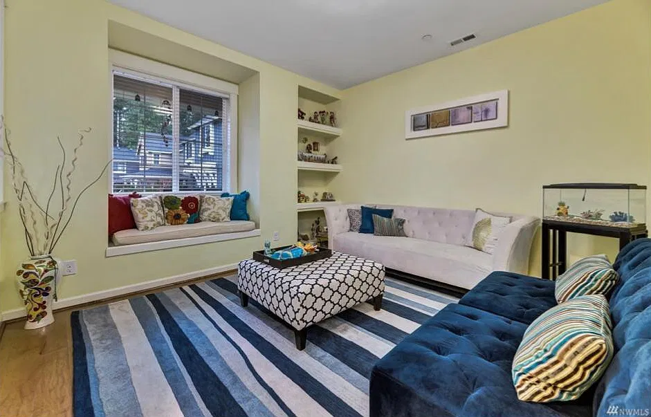 5 bed, 2937 sqft, $4,350 — Photo 3