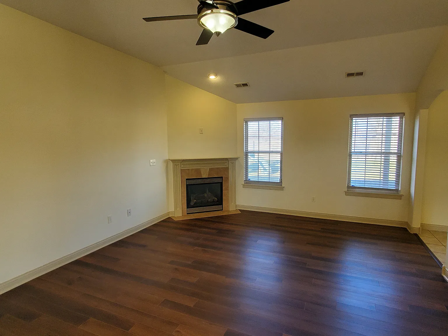 3 bed, 1723 sqft, $1,850 — Photo 2
