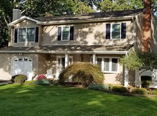 23 Artist Lake Blvd, Middle Island, NY 11953