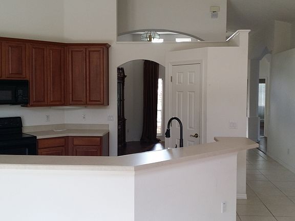 3rd image of 926 Lilac Trace Ln