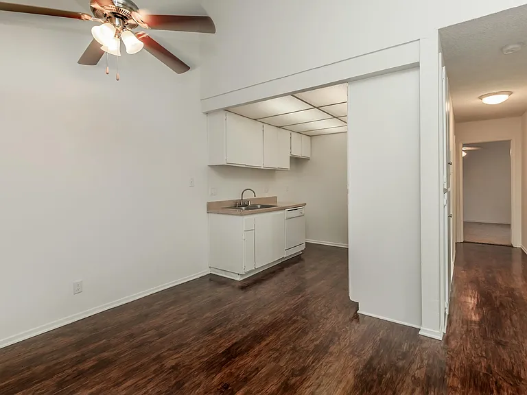 Highland Creek Apartment Homes — Photo 30