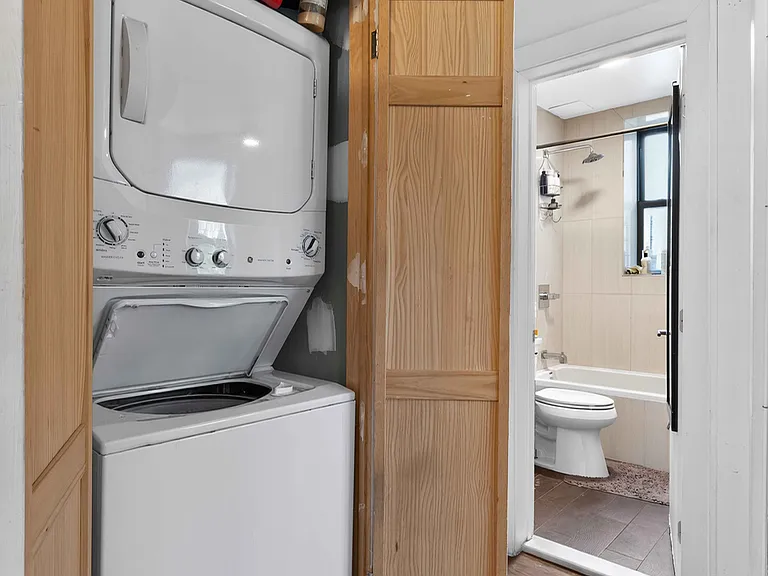 35 Clarkson Ave #4D — Photo 8