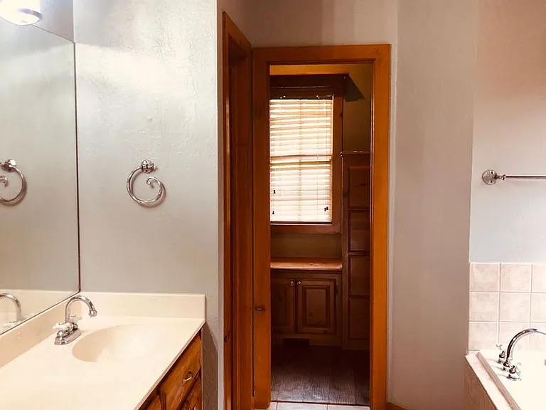 4205 S Telephone Rd — Photo 12