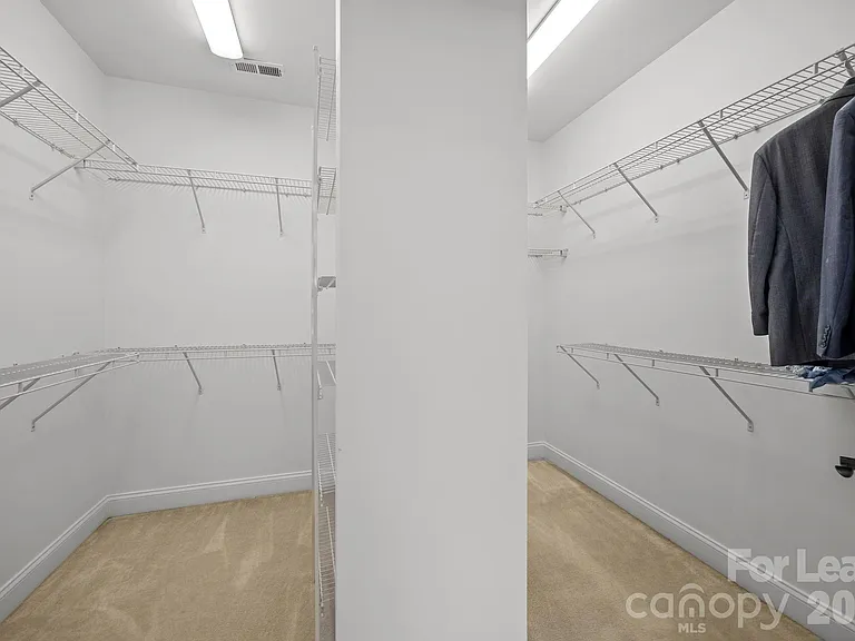 11938 Bradford Park Dr — Photo 32