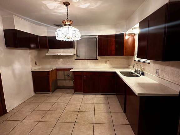 4th image of 3511 De Armas St