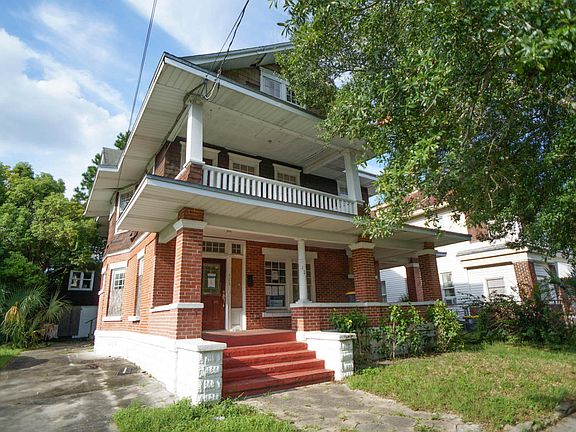 3rd image of 123 W 11th St