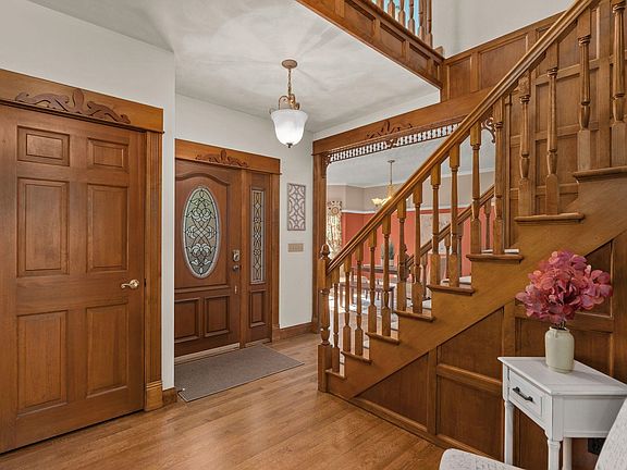 2nd image of 808 E Mayfield Dr