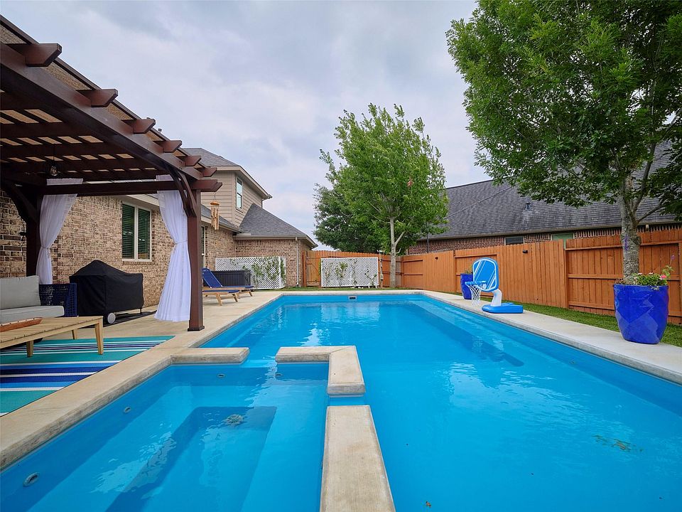 1st image of 2842 Walnut Crest Dr