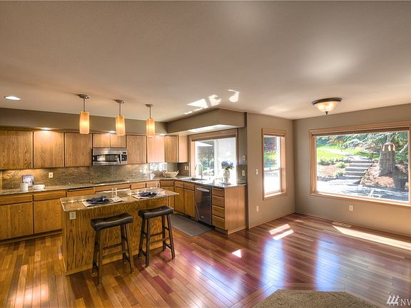 3rd image of 3638 Hollywood Dr NE