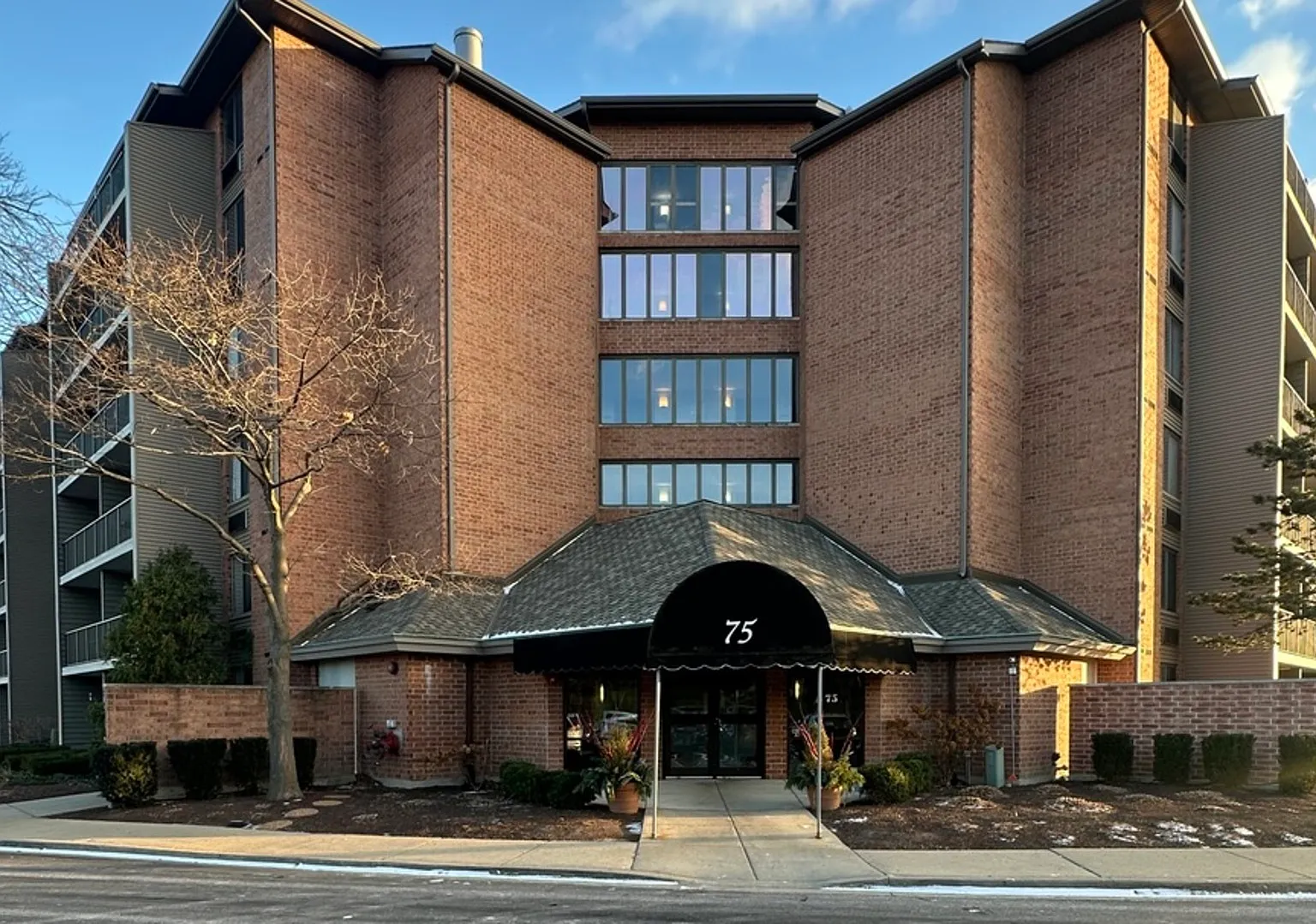 2 bed, 1016 sqft, $2,200 — Photo 1