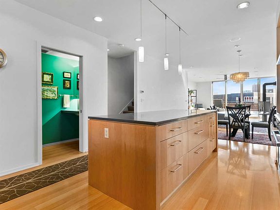 5th image of 907 E Reservoir Ave #907