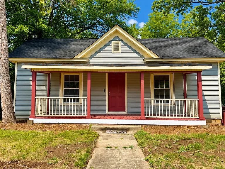 413 Everett St — Photo 1