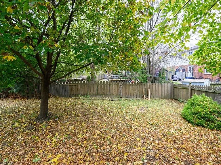 8 Buss Ct — Photo 43