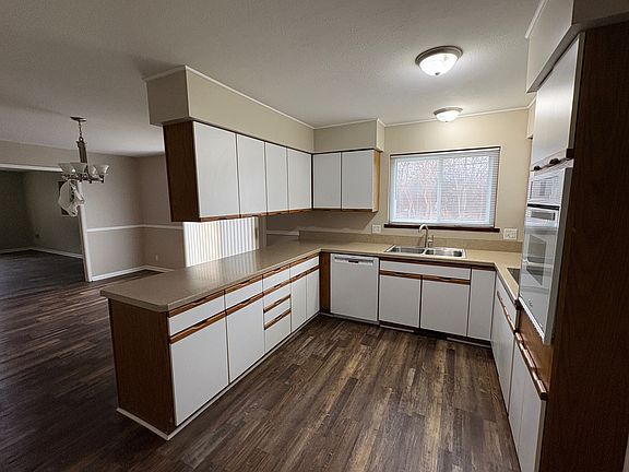 5th image of 8352 Galloway Dr