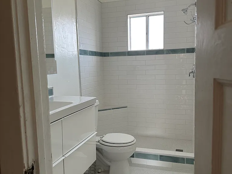 631 E Helen St — Photo 14