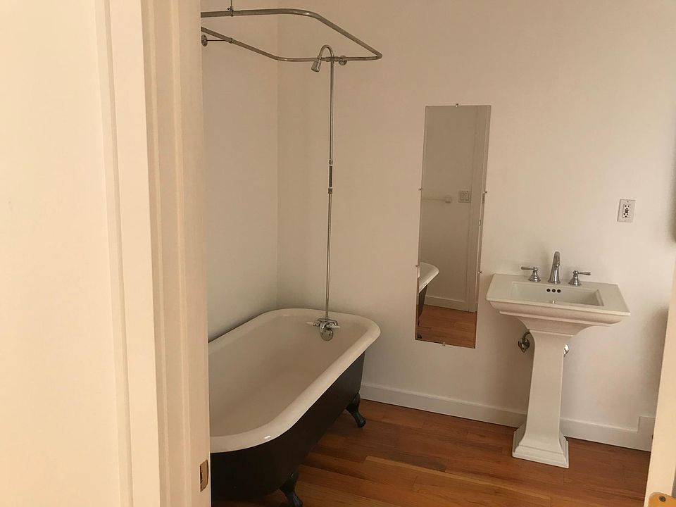 1st image of 28 Cleveland St