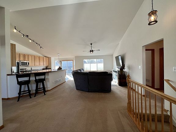 4th image of 2302 Crescent St