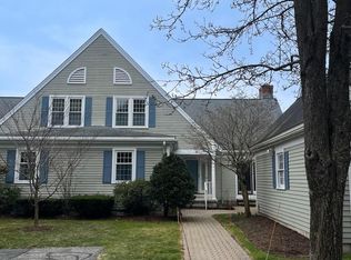10 Shire Ln, Bedford, MA 01730