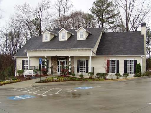 3rd image of 951 Fairmont Park Dr