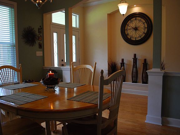 Dining Room & Entry