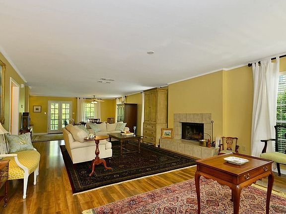 4th image of 134 Holly St