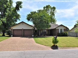 2706 E Phillips Ave, Sallisaw, OK 74955