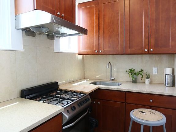 2nd image of 2230 Mission St APT 19
