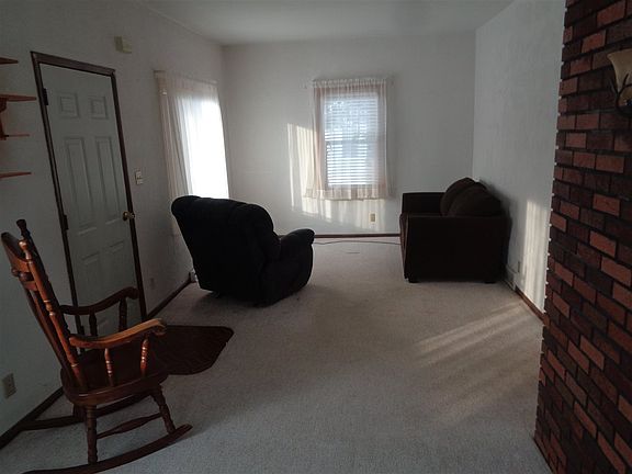 5th image of 327 E Lincoln St