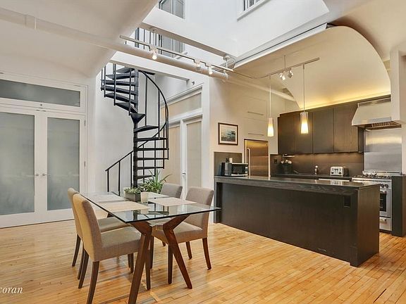 3rd image of 13 E 16th St Ste 8R