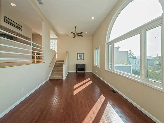4th image of 512 Klotter Ave #1