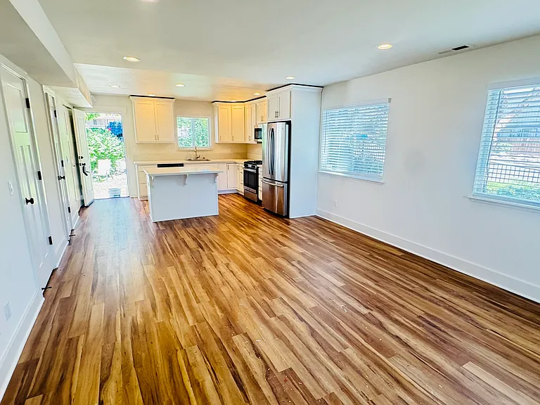 3953 Pheasant Dr — Photo 3