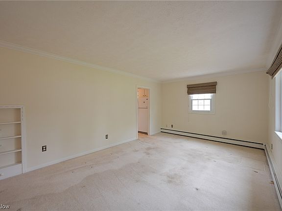 4th image of 315 Roosevelt Ave