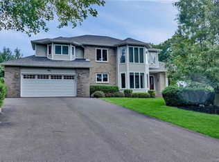 5 Foxwood Dr, Tomkins Cove, NY 10986