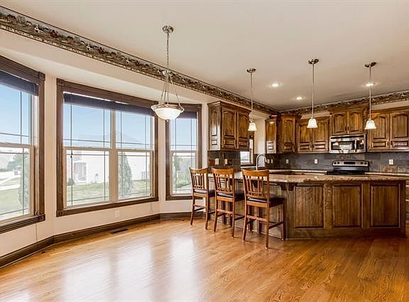 3rd image of 17740 N Alder Ct