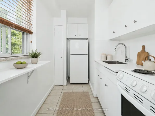 88 Bernard Ave #308, Toronto, ON M5R 1R7