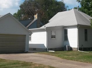 2048 N D St, Fremont, NE 68025
