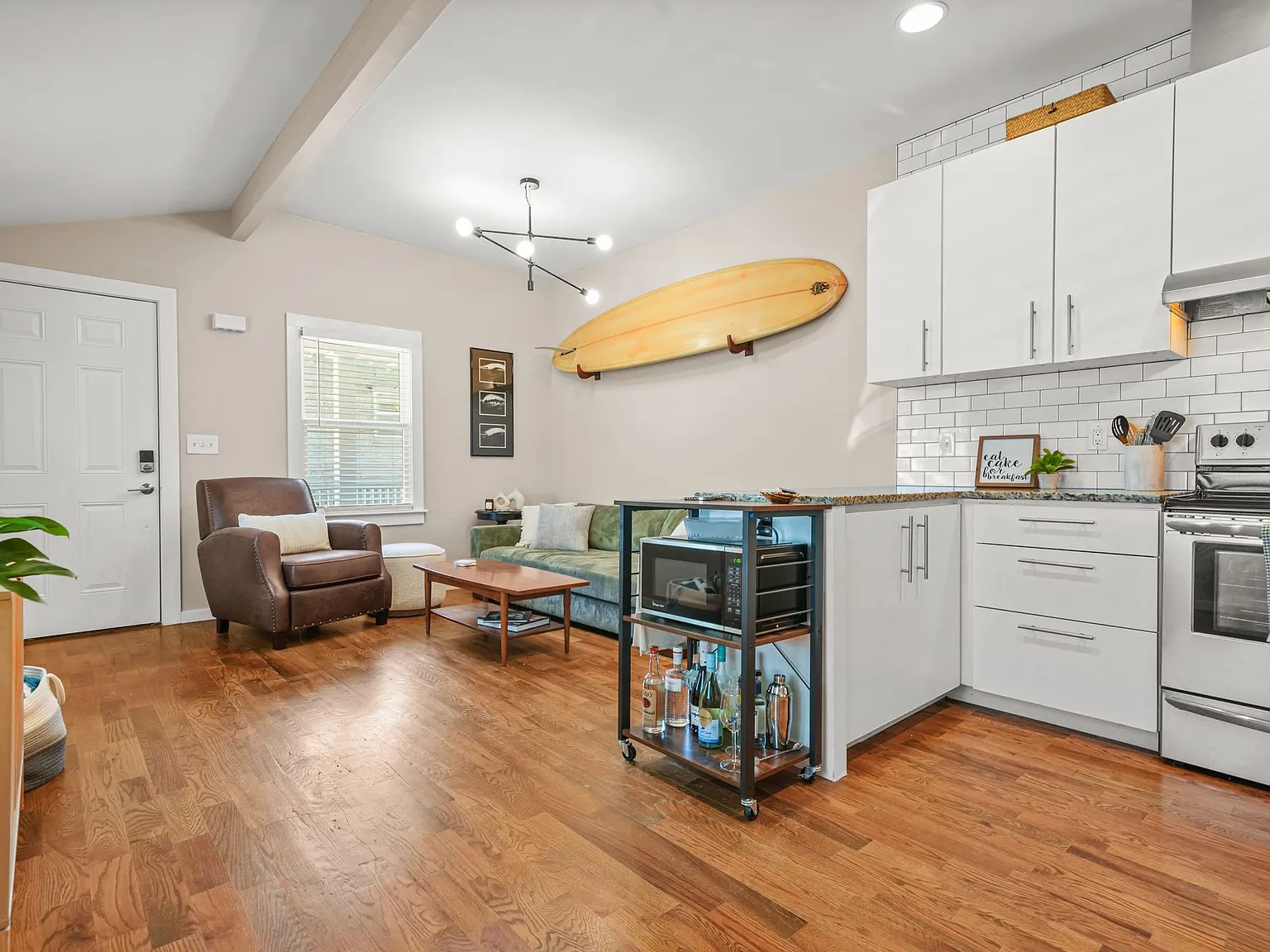 1 bed, 700 sqft, $2,100 — Photo 4